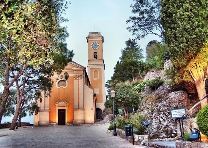 Studio au calme, avec terrasse et parking à Eze village